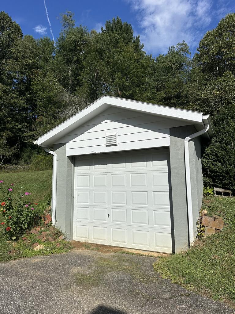 8699 Pipers Gap Road Galax, VA 24333 - Photo 24 of 31 Gallery Image 24