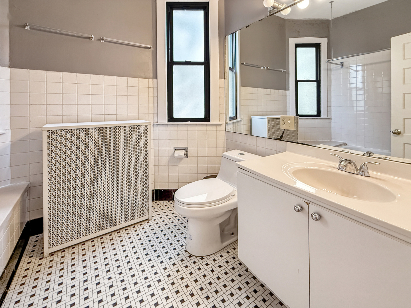 1513 West Addison Street Chicago, IL 60613 - Photo 19 of 33