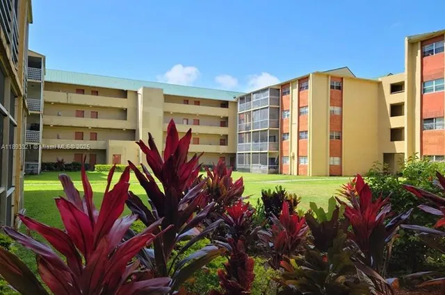 $168,000 | 3710 Northwest 21st Street, Unit 310, Lauderdale Lakes, FL 33311