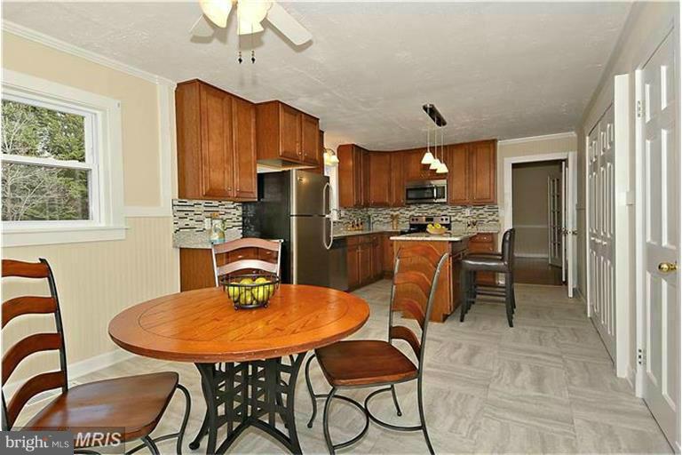 27558 St Michaels Road Easton, MD 21601 - Photo 4 of 30 Interior (General)