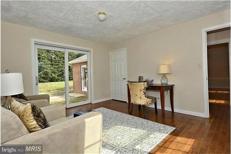 27558 St Michaels Road Easton, MD 21601 - Photo 7 of 30 Living Room