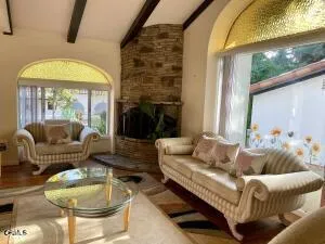 $3,600 | 718 South La Luna Avenue, Ojai, CA 93023
