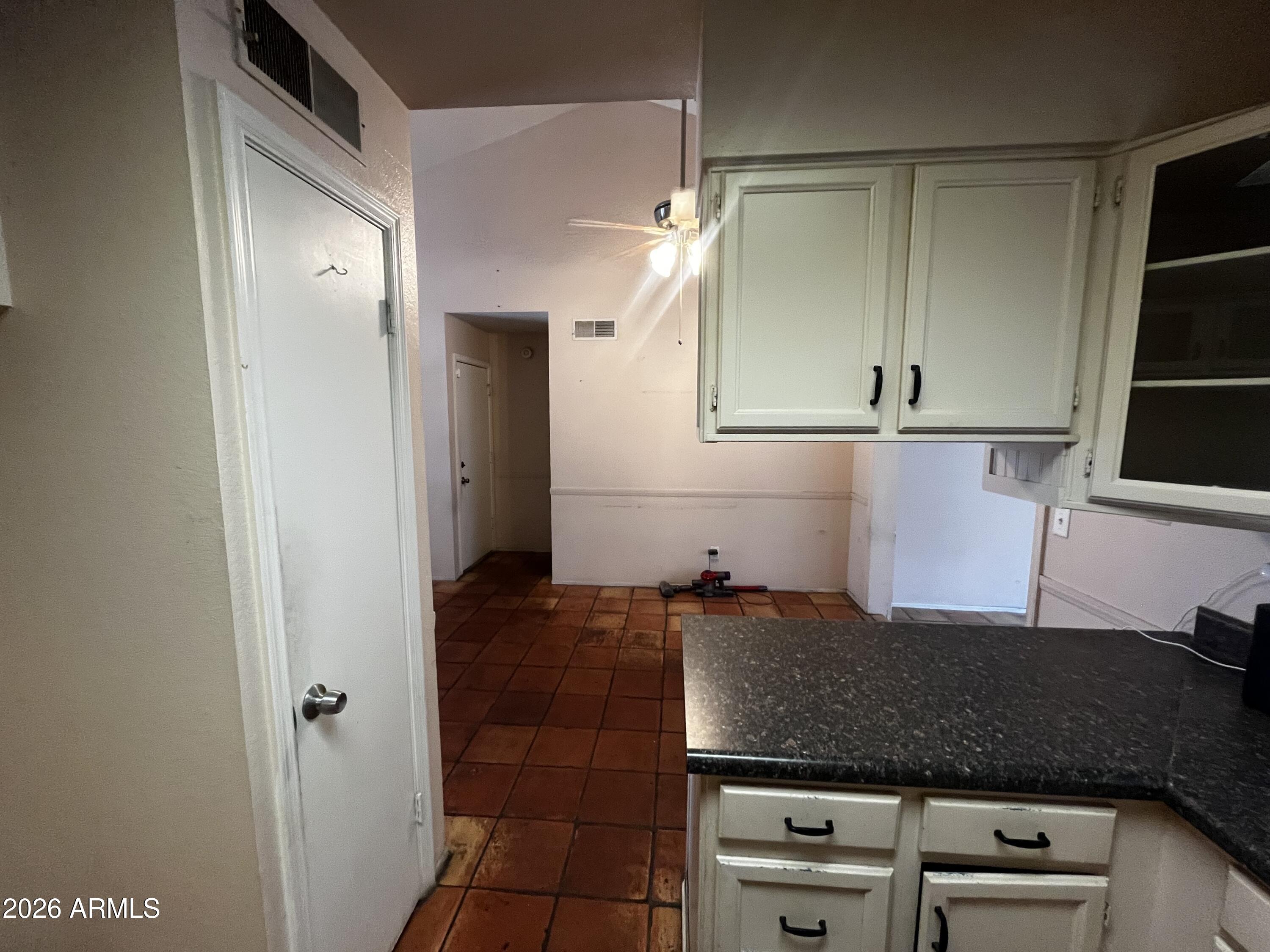 5922 West Hearn Road Glendale, AZ 85306 - Photo 14 of 45 angle