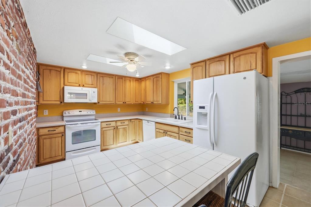 2233 Alice Road Sarasota, FL 34231 - Photo 14 of 44 Gallery Image 14
