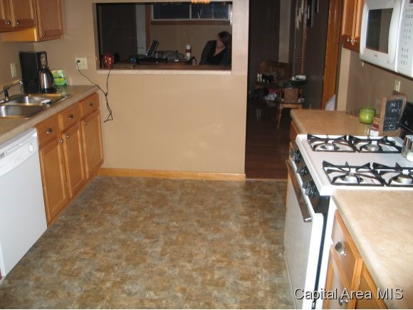 2045 South 6th Street Springfield, IL 62703 - Photo 6 of 12