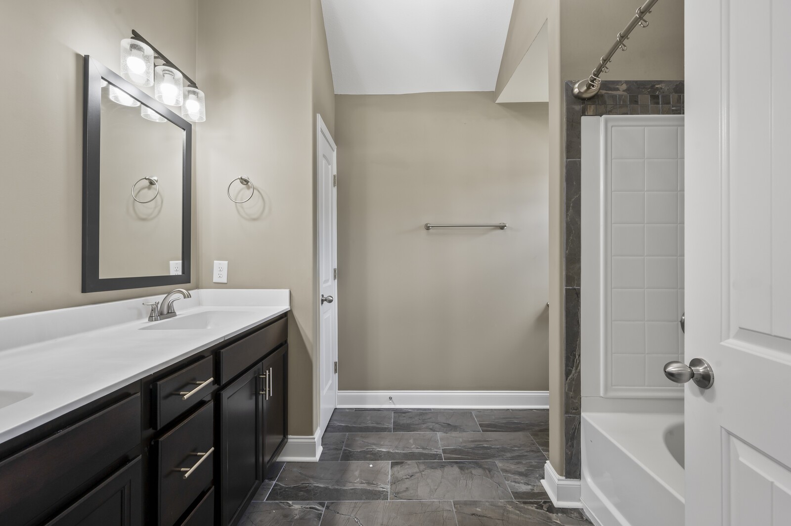 1728 Rains Road Clarksville, TN 37042 - Photo 16 of 27 Gallery Image 16
