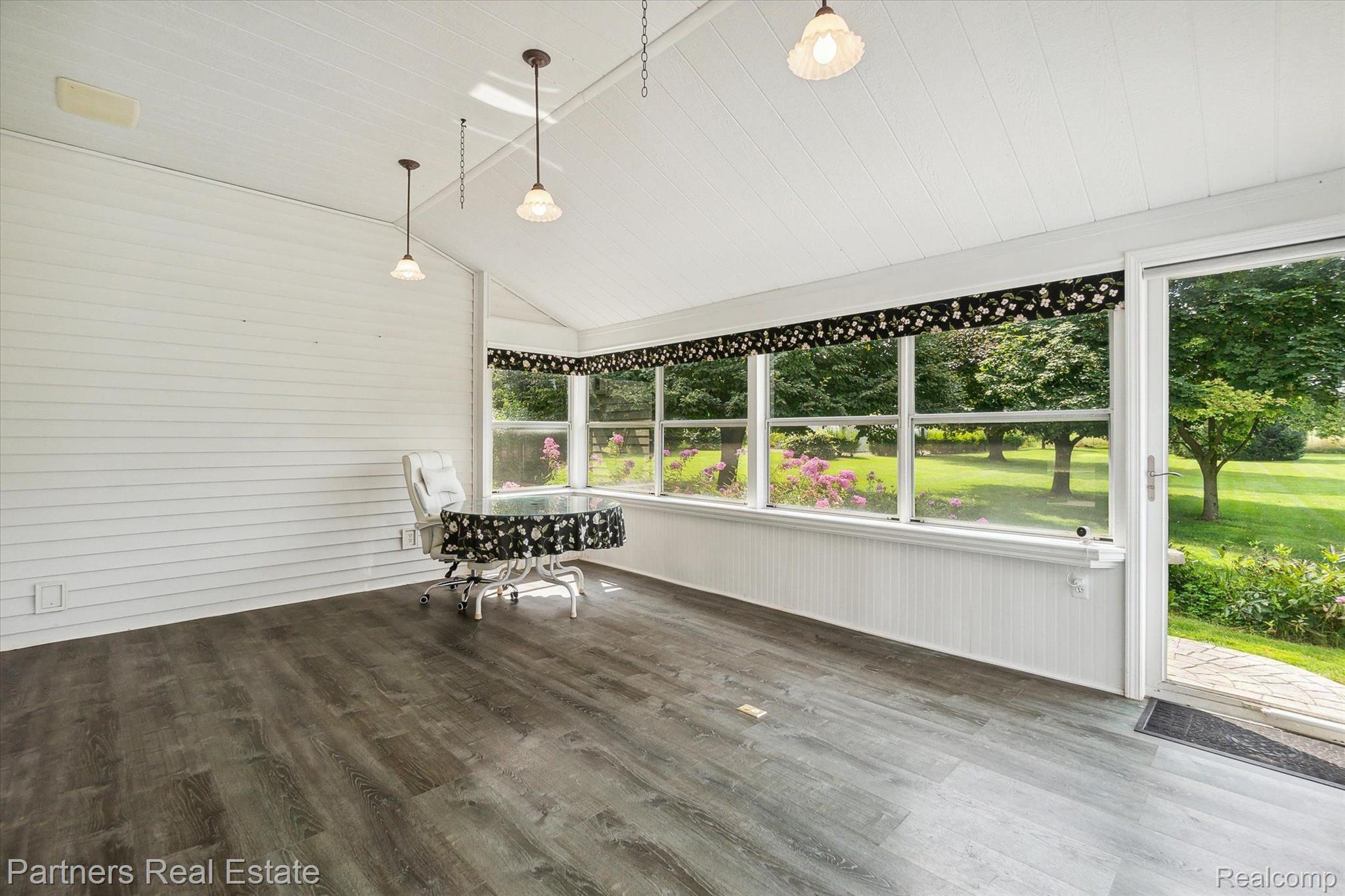840 East Davis Road Howell, MI 48843 - Photo 25 of 50 Sunroom