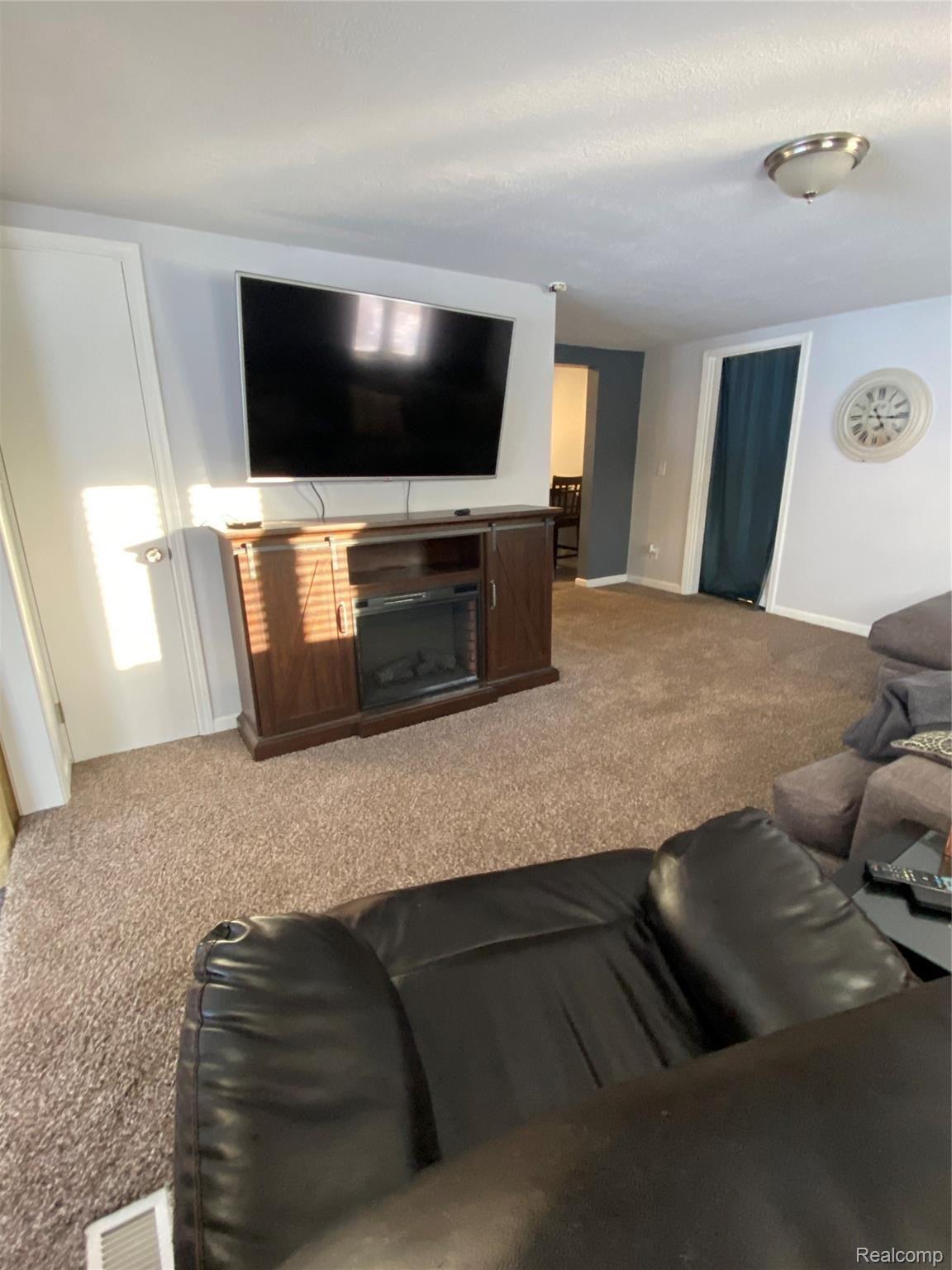 14490 Eddy Lake Road Fenton, MI 48430 - Photo 23 of 31 IMG-2025.jpg