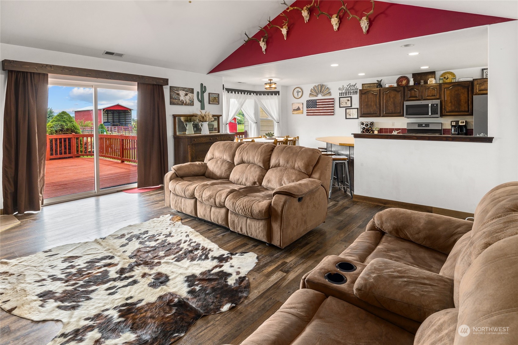 720 Klocke Road Ellensburg, WA 98926 - Photo 11 of 40 a living room with furniture and a flat screen tv