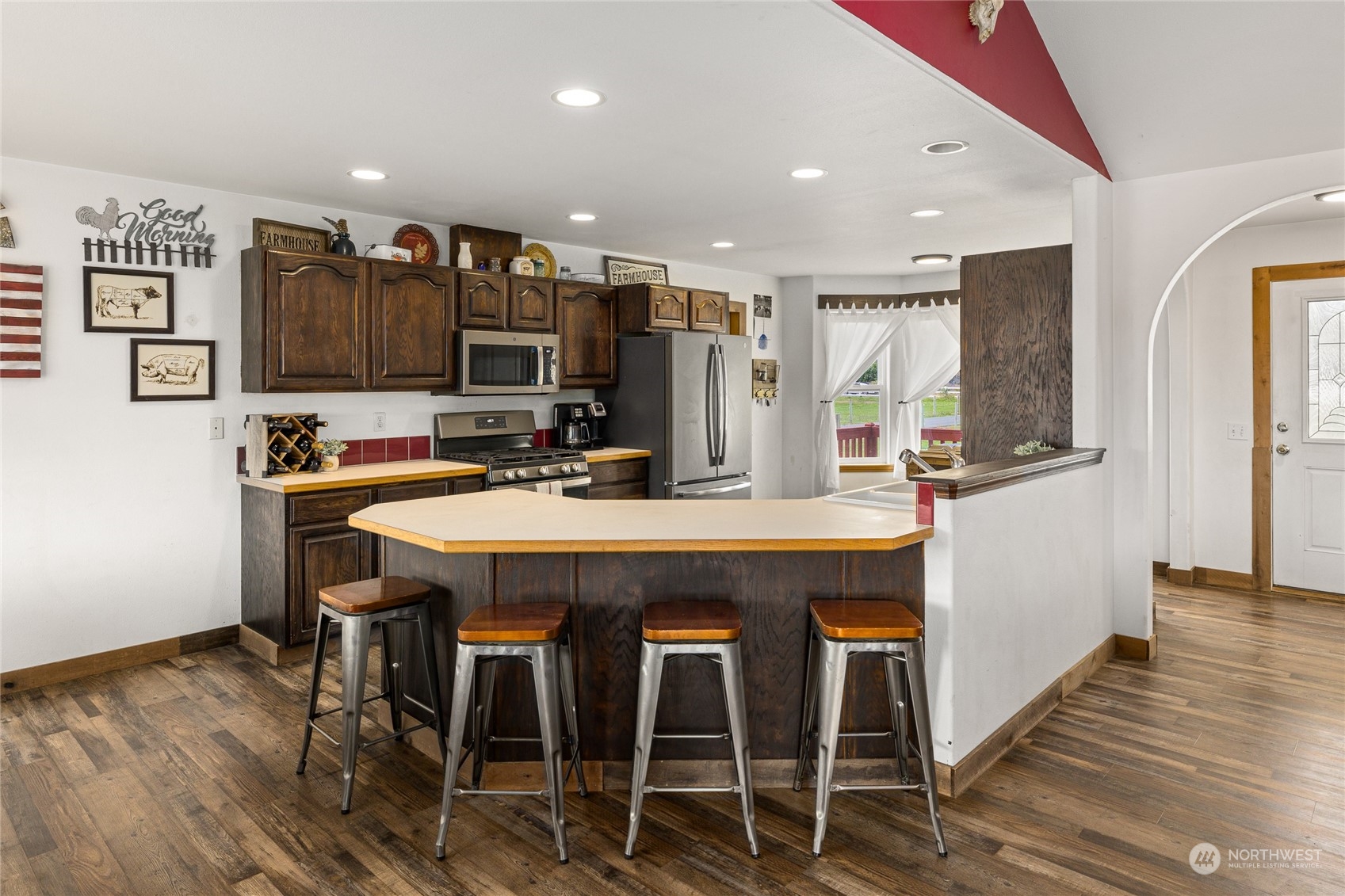 720 Klocke Road Ellensburg, WA 98926 - Photo 13 of 40 a kitchen with a table and chairs in it