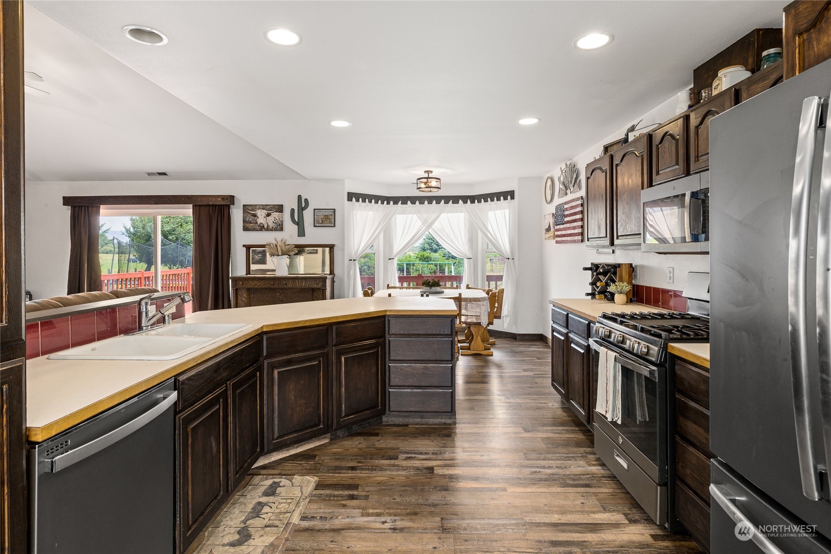 720 Klocke Road Ellensburg, WA 98926 - Photo 16 of 40 a kitchen with lots of counter top space and stainless steel appliances