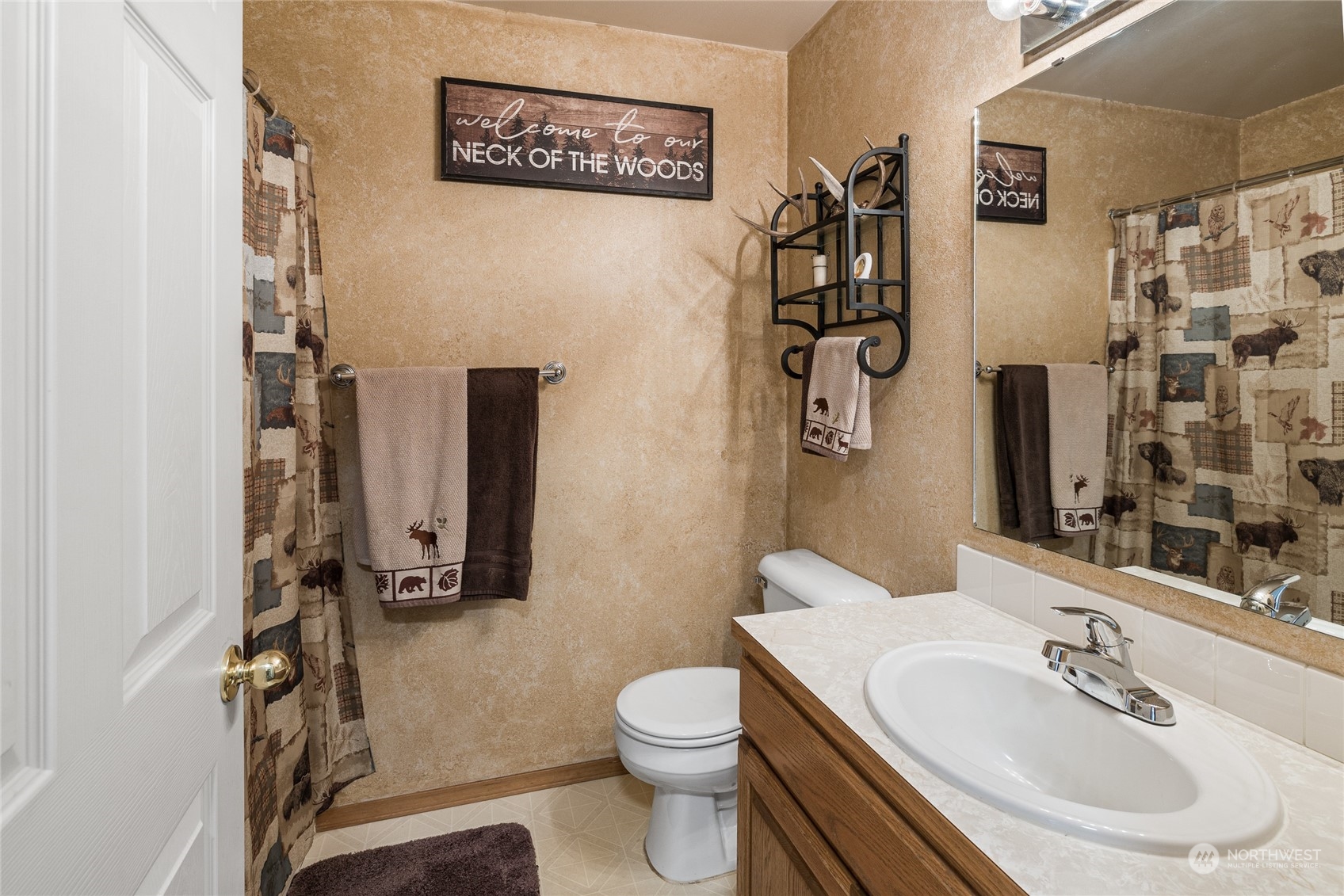 720 Klocke Road Ellensburg, WA 98926 - Photo 21 of 40 a bathroom with a sink toilet and shower