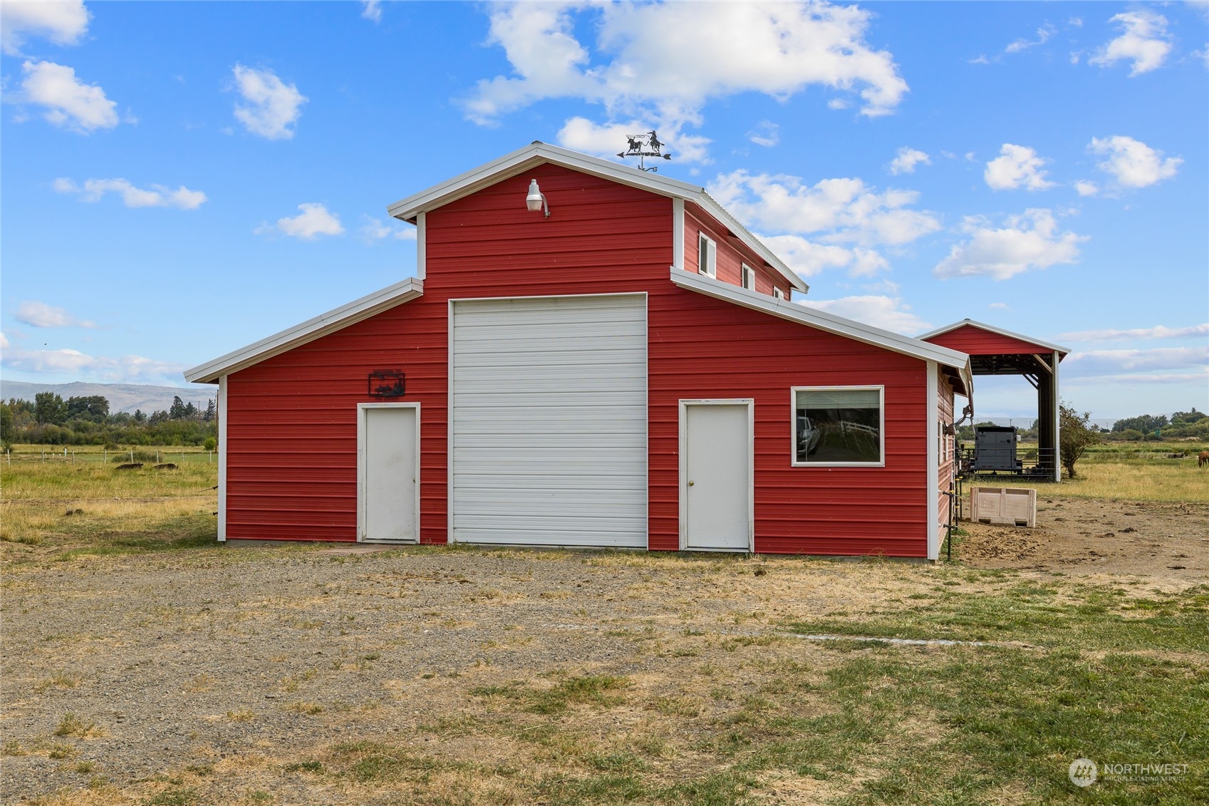 720 Klocke Road Ellensburg, WA 98926 - Photo 30 of 40 a backyard of a house with lots of green space