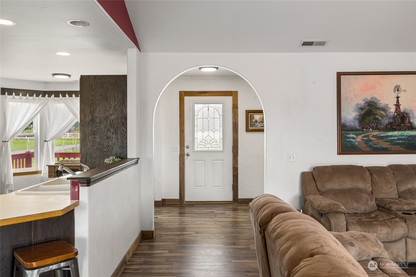 720 Klocke Road Ellensburg, WA 98926 - Photo 8 of 40 a living room with furniture and a window