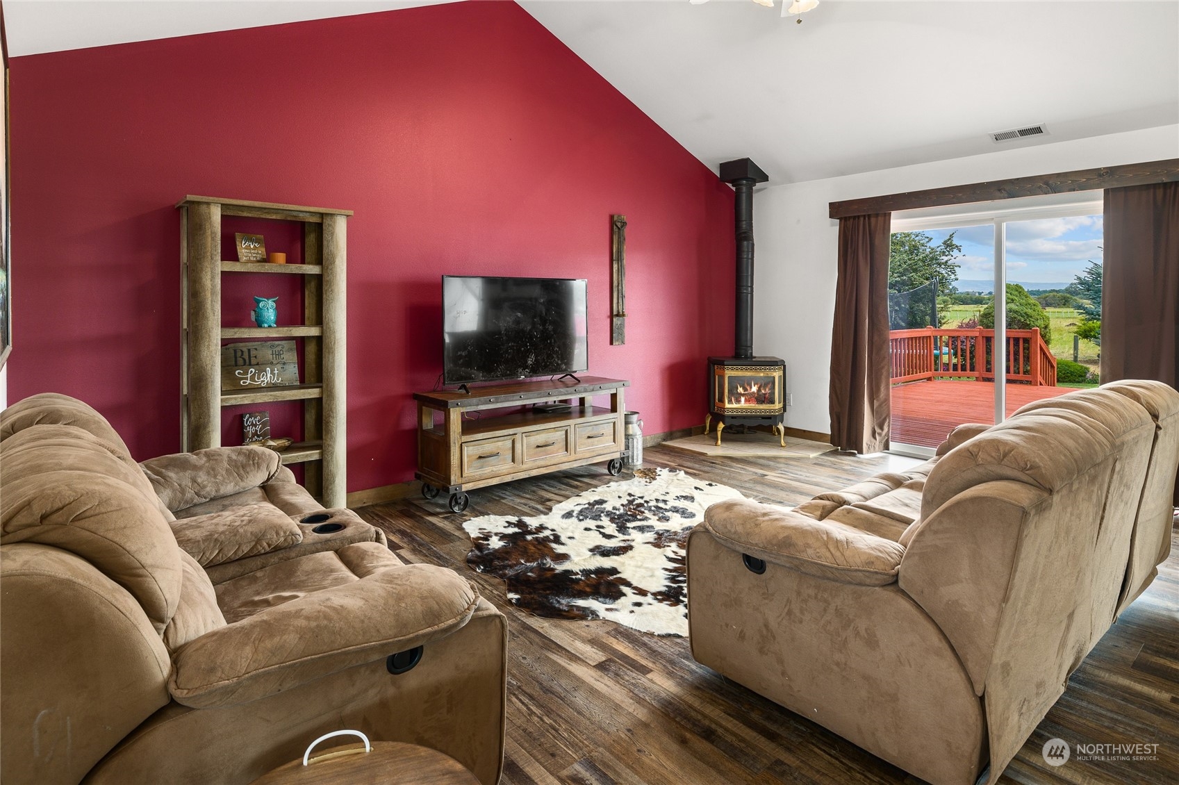 720 Klocke Road Ellensburg, WA 98926 - Photo 9 of 40 a living room with furniture and a flat screen tv