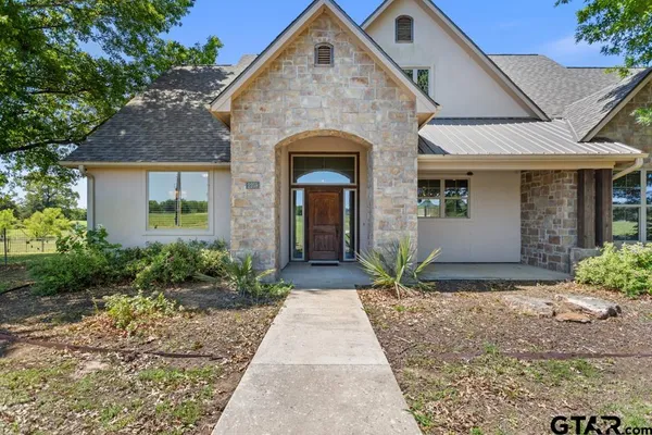 a view of a house with a yard and garage