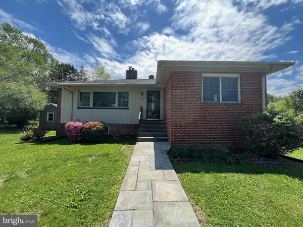 $2,950 | 2314 Eccleston Street, Silver Spring, MD 20902