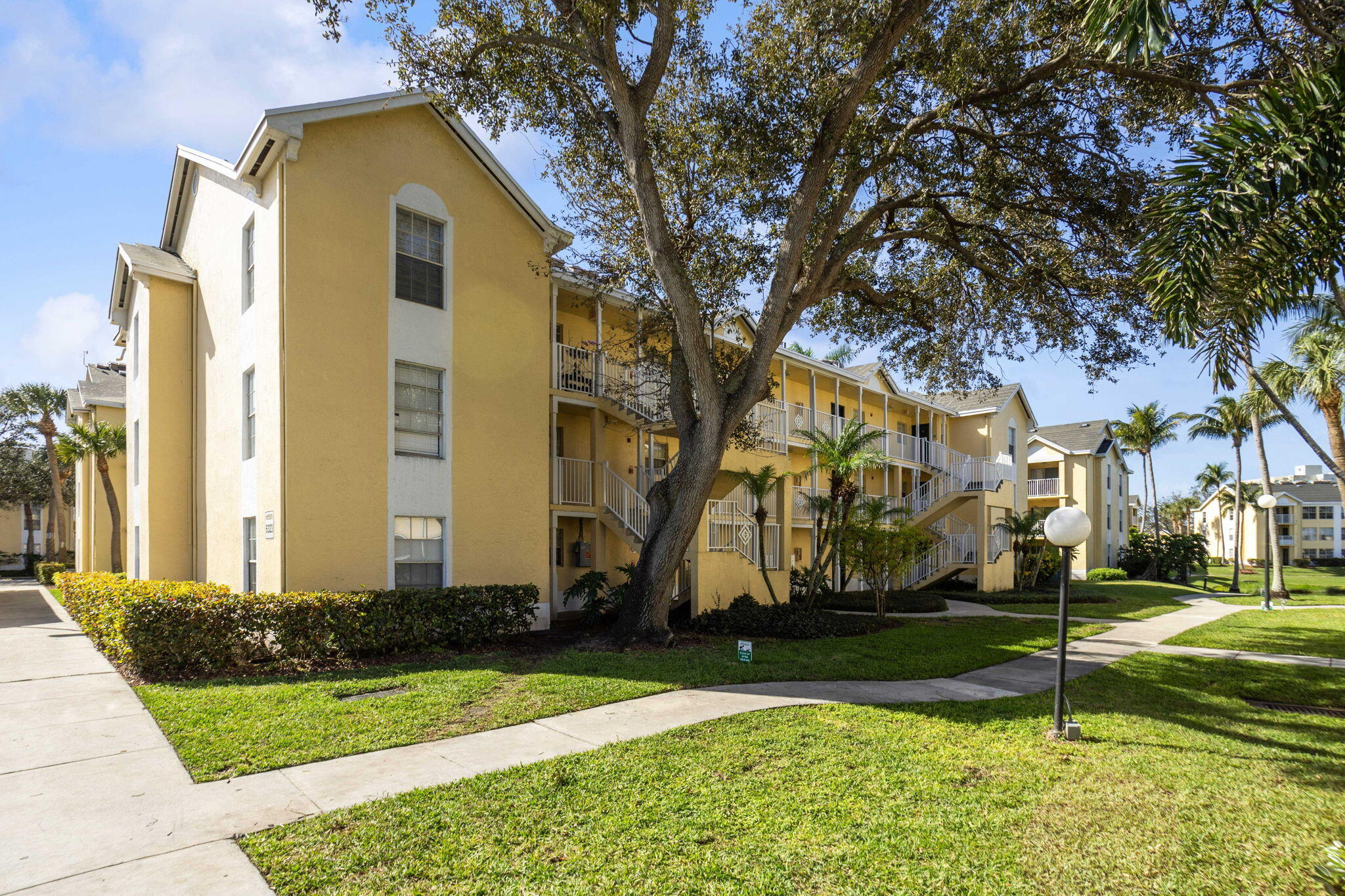 6323 La Costa Drive, Unit L Boca Raton, FL 33433 - Photo 2 of 29 2-web-or-mls-0E2A6275