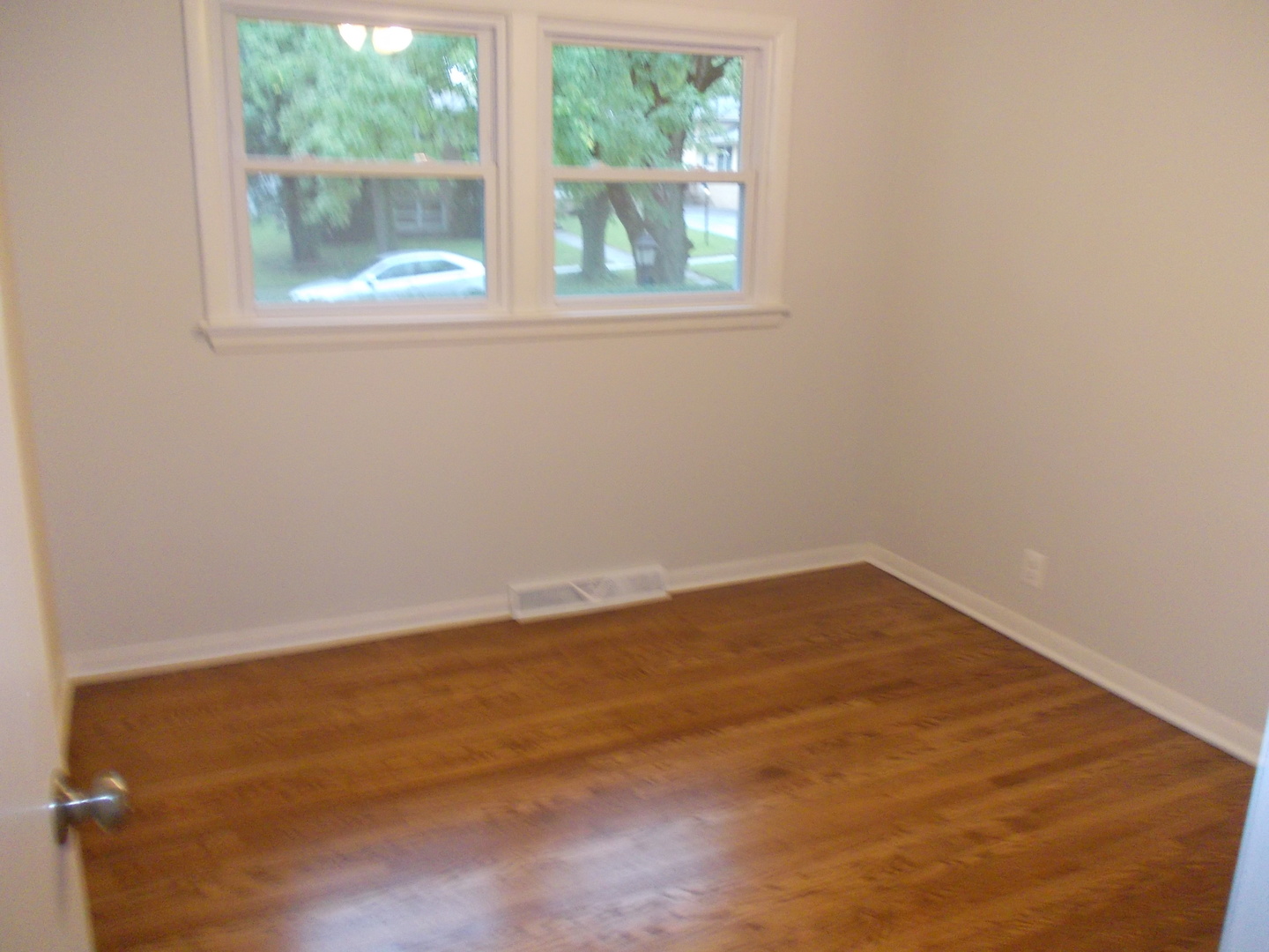 1418 Hillview Road Homewood, IL 60430 - Photo 15 of 19 an empty room with a window