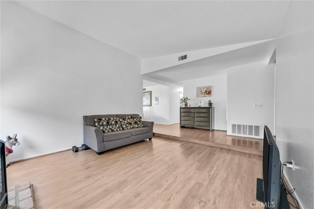 2111 Whitestone Drive Riverside, CA 92506 - Photo 10 of 48