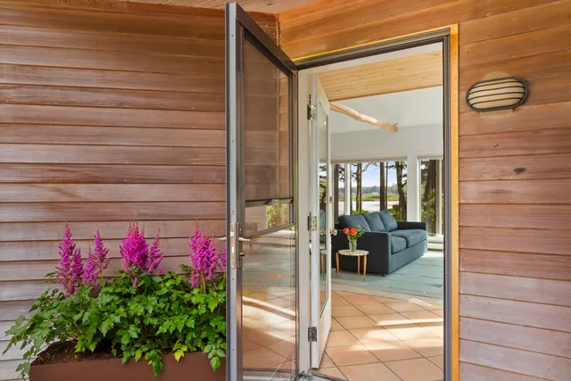 $865,000 | 133 Scraggle Point Road, St. George, ME 04859