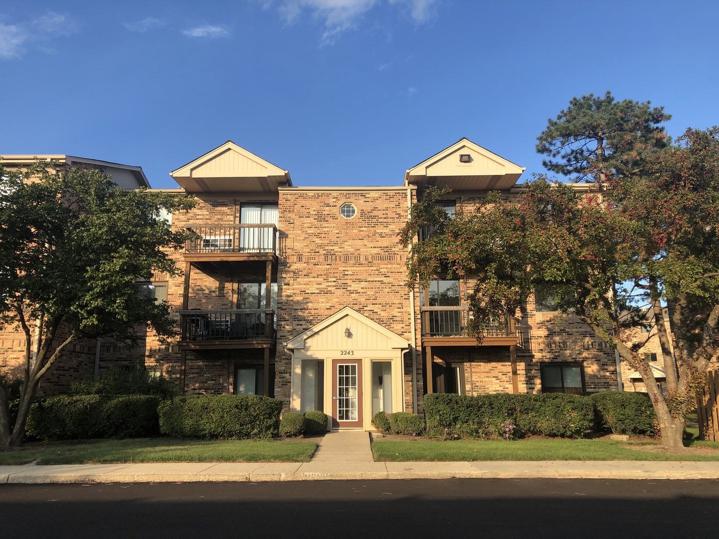 2243 West Nichols Road, Unit C Arlington Heights, IL 60004 - Photo 1 of 10 front view of a house