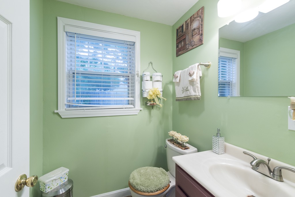 29 Fern Road Holbrook, MA 02343 - Photo 12 of 19