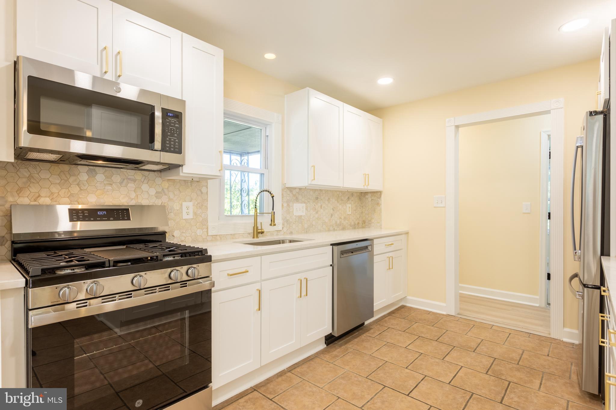 8102 Sumter Avenue Rosedale, MD 21237 - Photo 10 of 40 kitchen