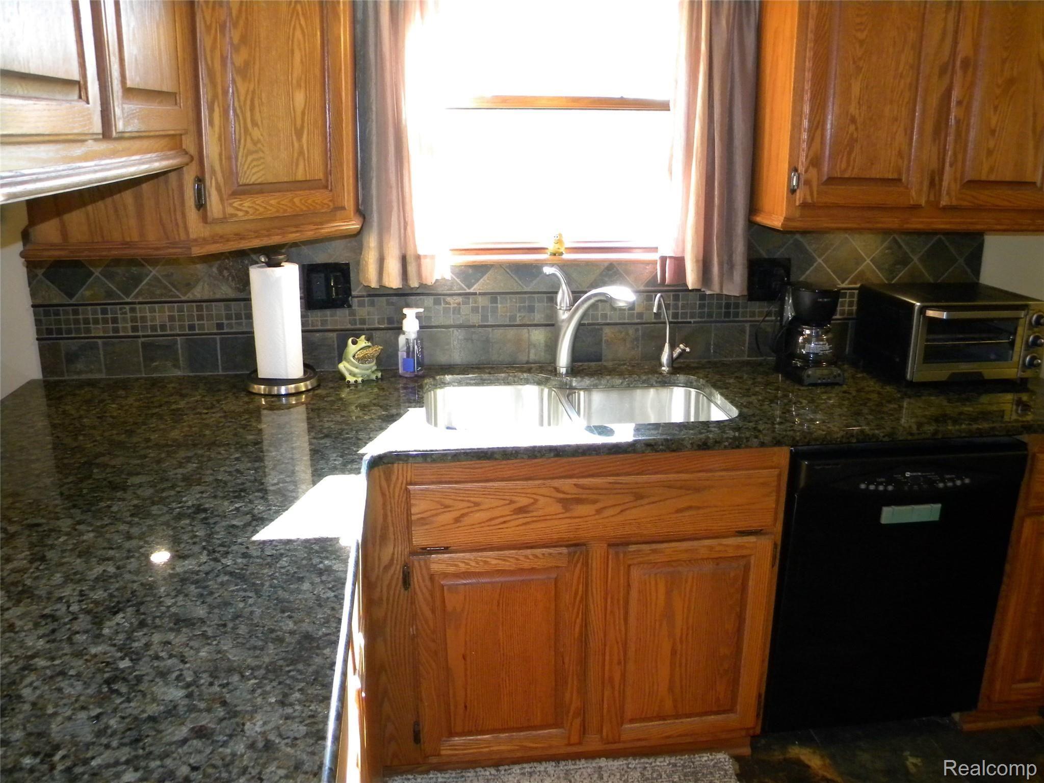3715 Hazelton Avenue Rochester, MI 48307 - Photo 41 of 52 DSCN5148.JPG
