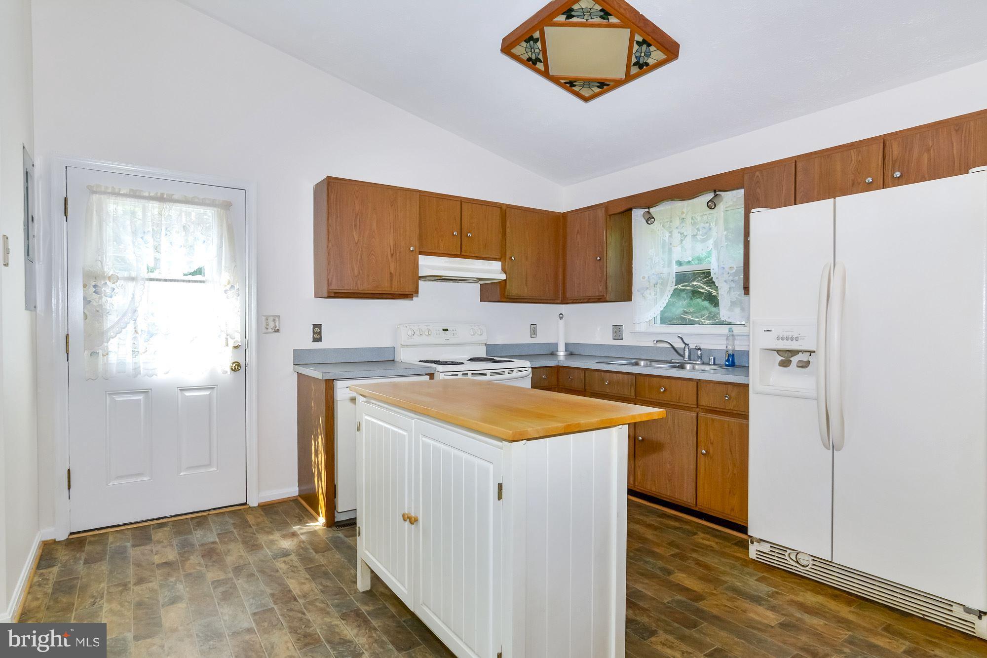 14066 Silver Hill Road Sumerduck, VA 22742 - Photo 4 of 29 Kitchen