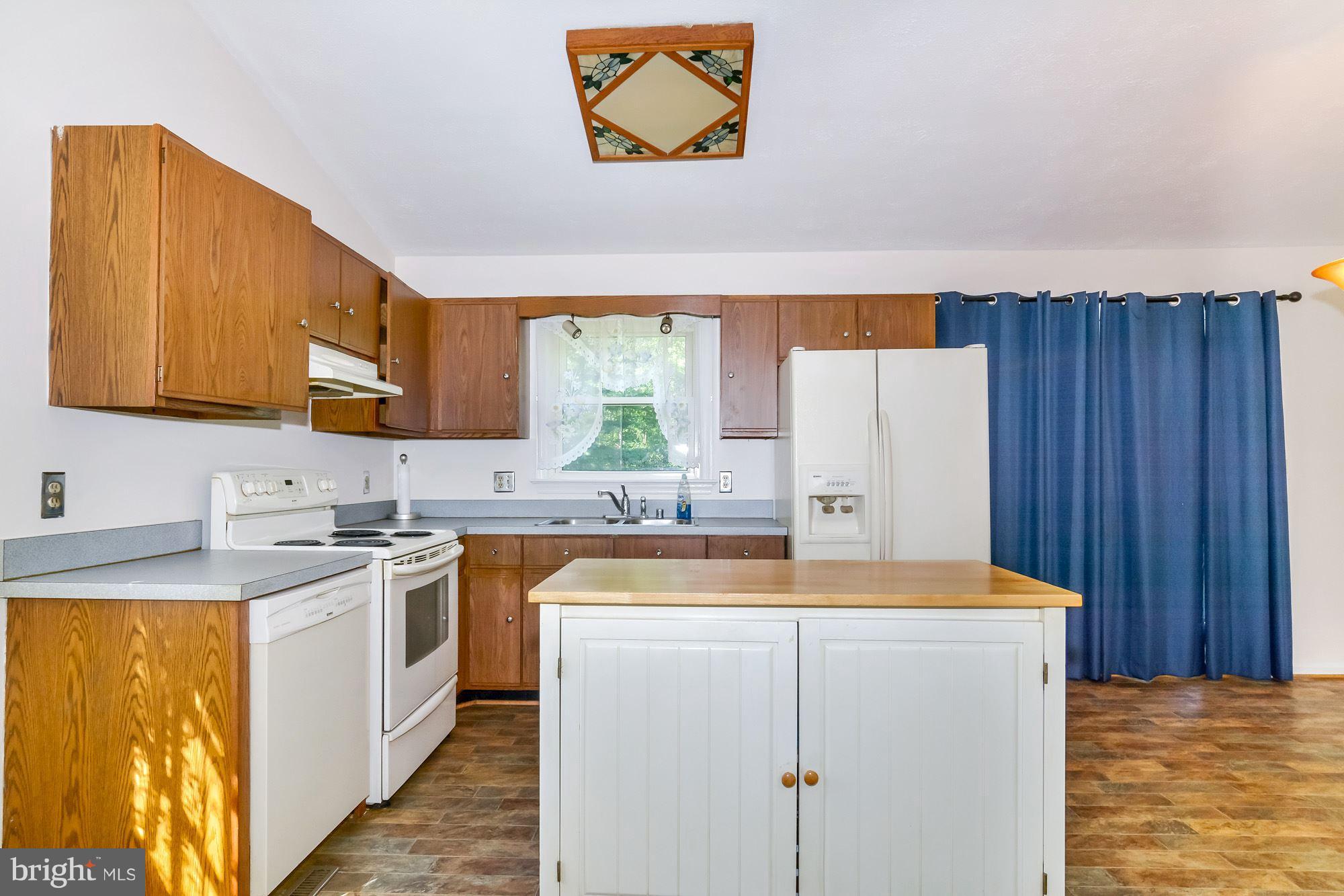 14066 Silver Hill Road Sumerduck, VA 22742 - Photo 6 of 29 Kitchen
