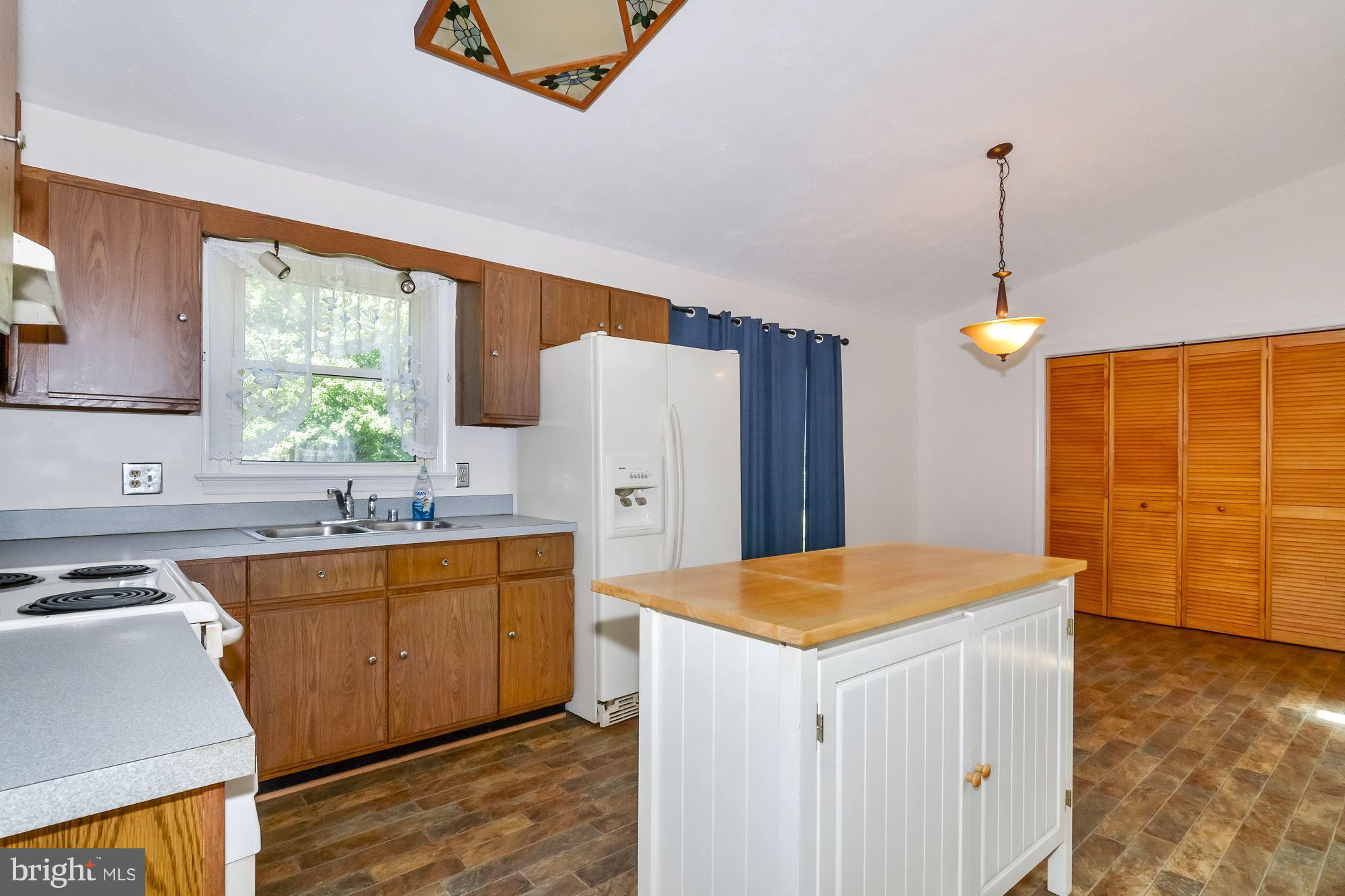 14066 Silver Hill Road Sumerduck, VA 22742 - Photo 7 of 29 Kitchen