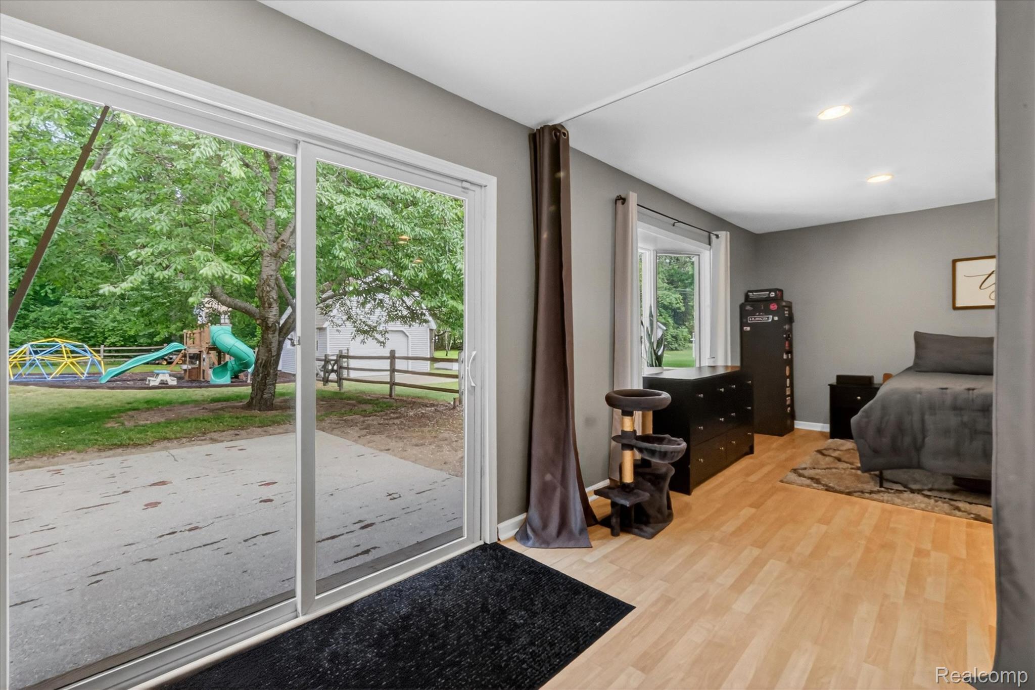 2083 Wells Road Dundee, MI 48131 - Photo 30 of 54 28-2083-Wells-Rd-Dundee-MI-48131-WindowStill.jpg