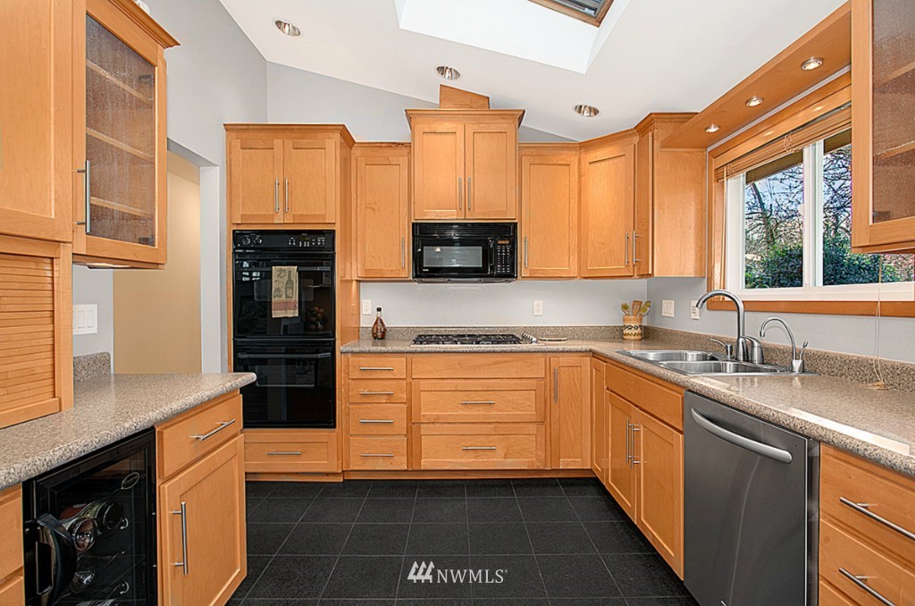 729 South 25th Street Renton, WA 98055 - Photo 14 of 25