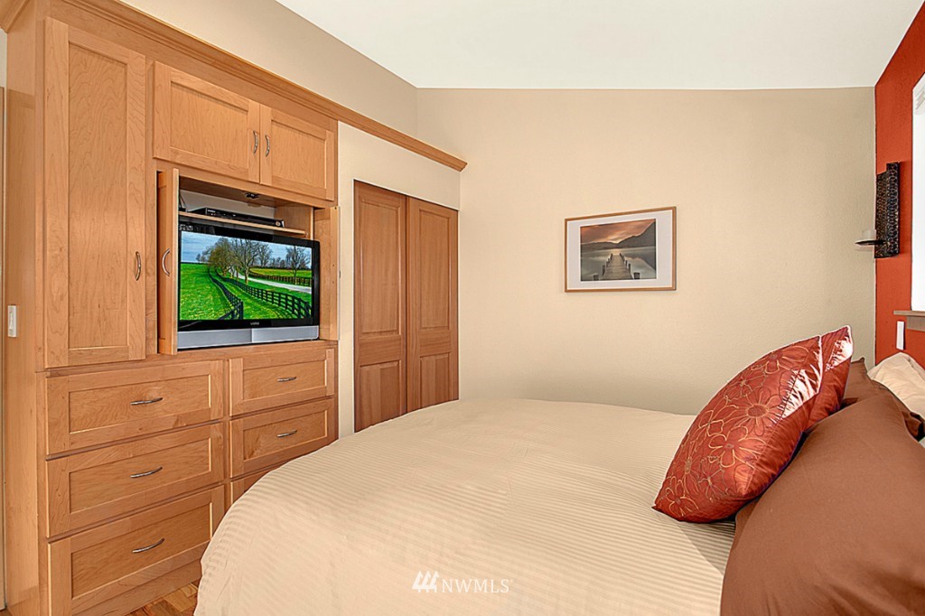 729 South 25th Street Renton, WA 98055 - Photo 9 of 25