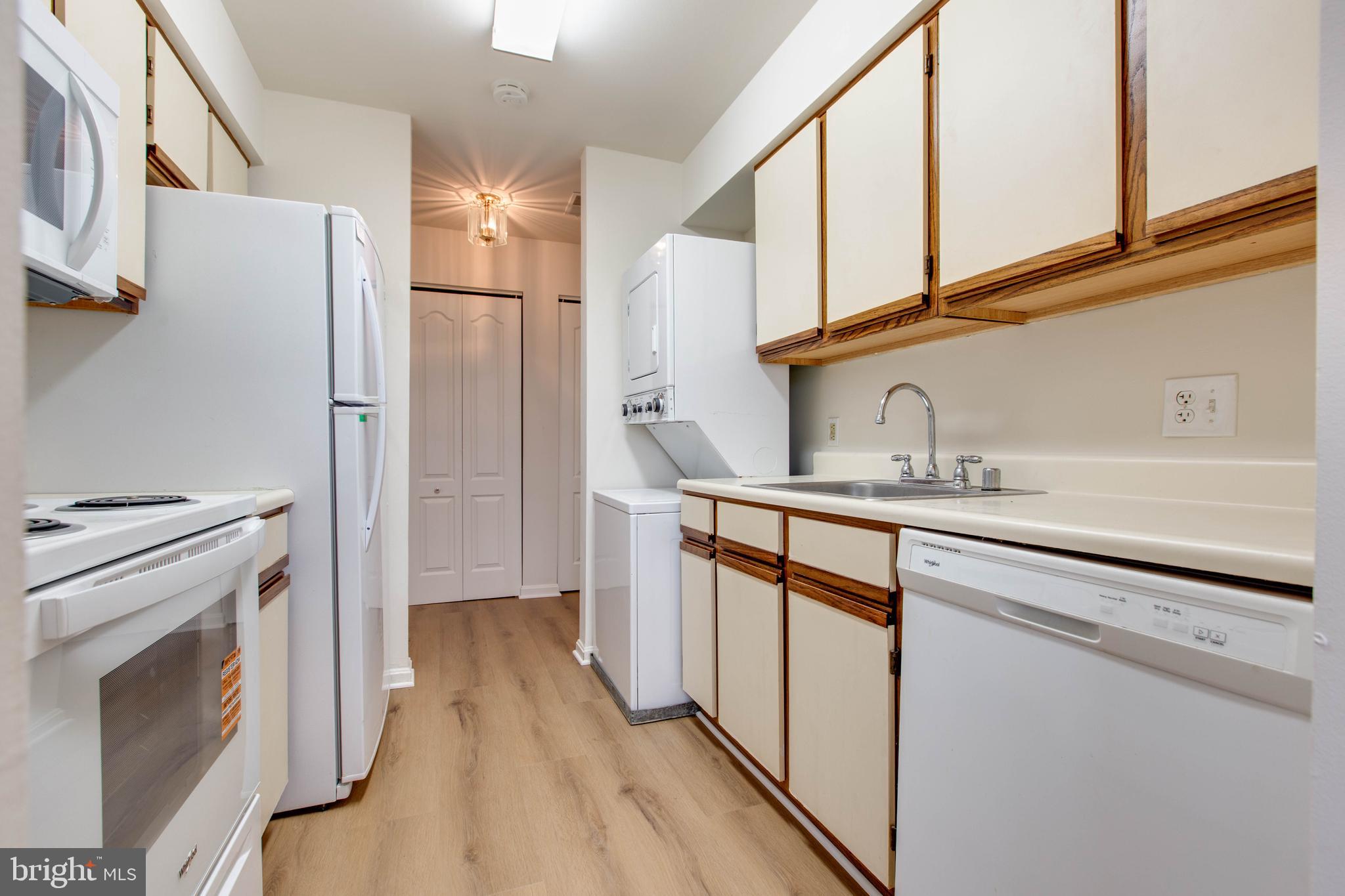 8399 Montgomery Run Road, Unit G Ellicott City, MD 21043 - Photo 11 of 31 a kitchen with appliances a sink and cabinets