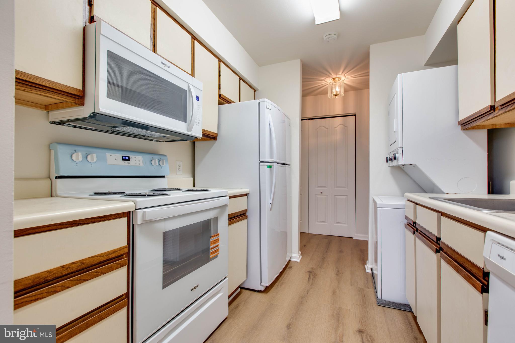 8399 Montgomery Run Road, Unit G Ellicott City, MD 21043 - Photo 10 of 31 a kitchen with a stove top oven and refrigerator