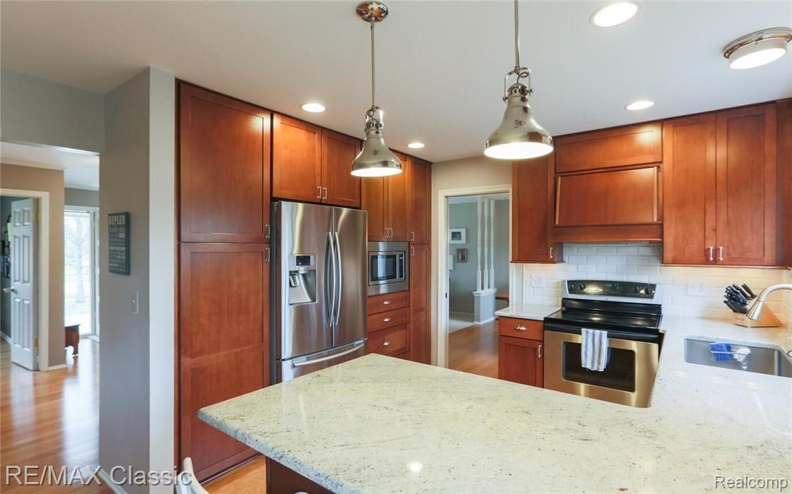 11817 Wildwing Road Plymouth, MI 48170 - Photo 9 of 26 10.jpg