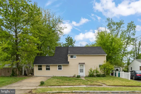 $484,900 | 3 Indian Creek Way, Levittown, PA 19057