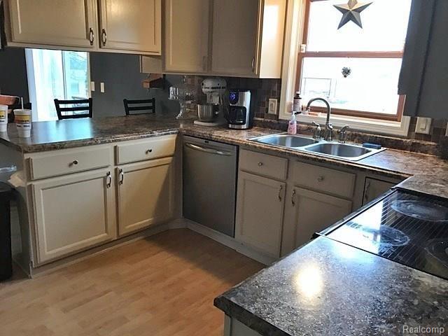 11367 Rynn Road Emmett, MI 48022 - Photo 11 of 49 V__4CF5.jpg