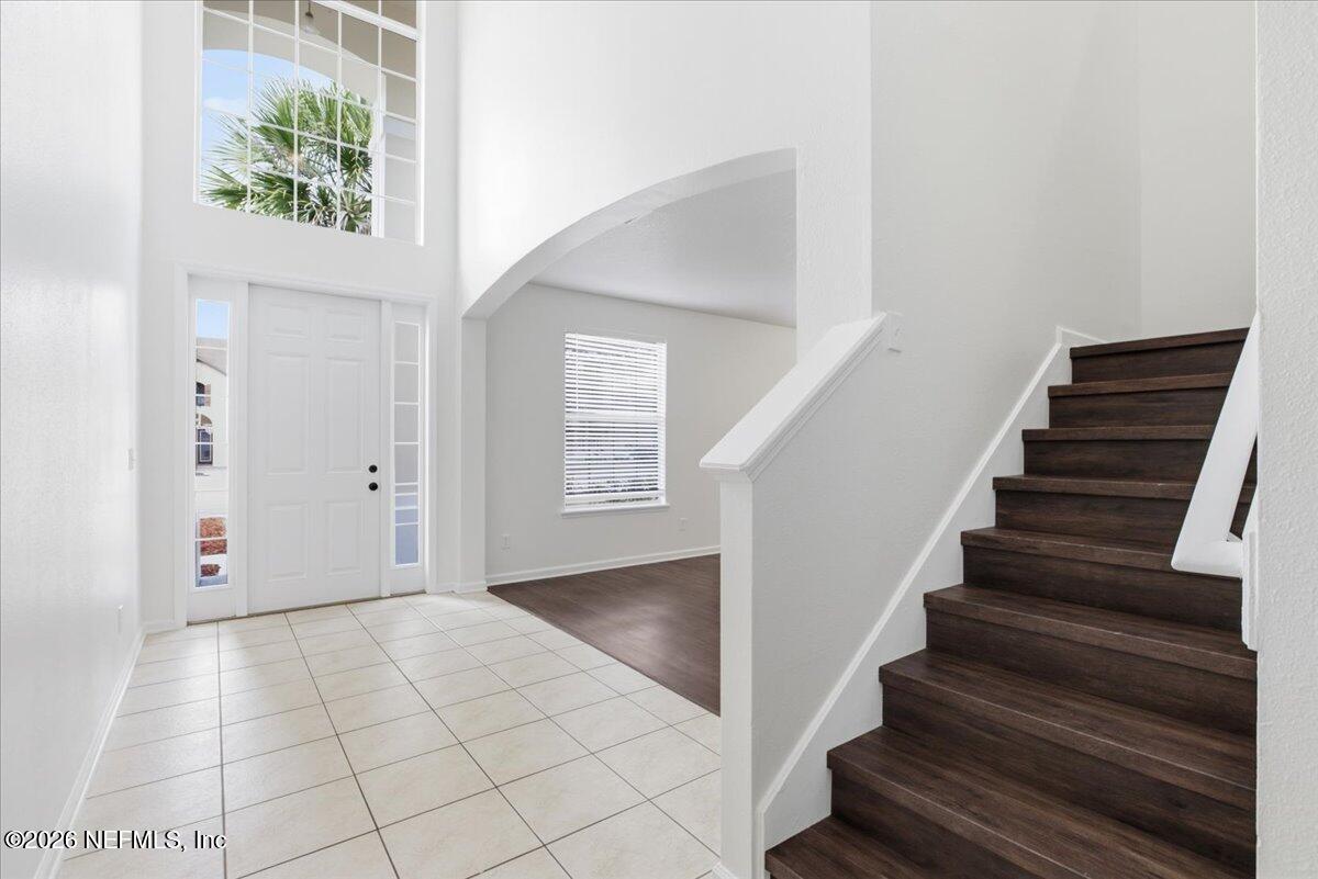 10604 Wesson Way Jacksonville, FL 32221 - Photo 2 of 17 02-Foyer