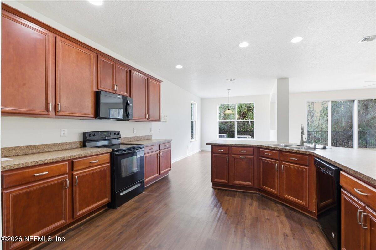 10604 Wesson Way Jacksonville, FL 32221 - Photo 4 of 17 04-Kitchen
