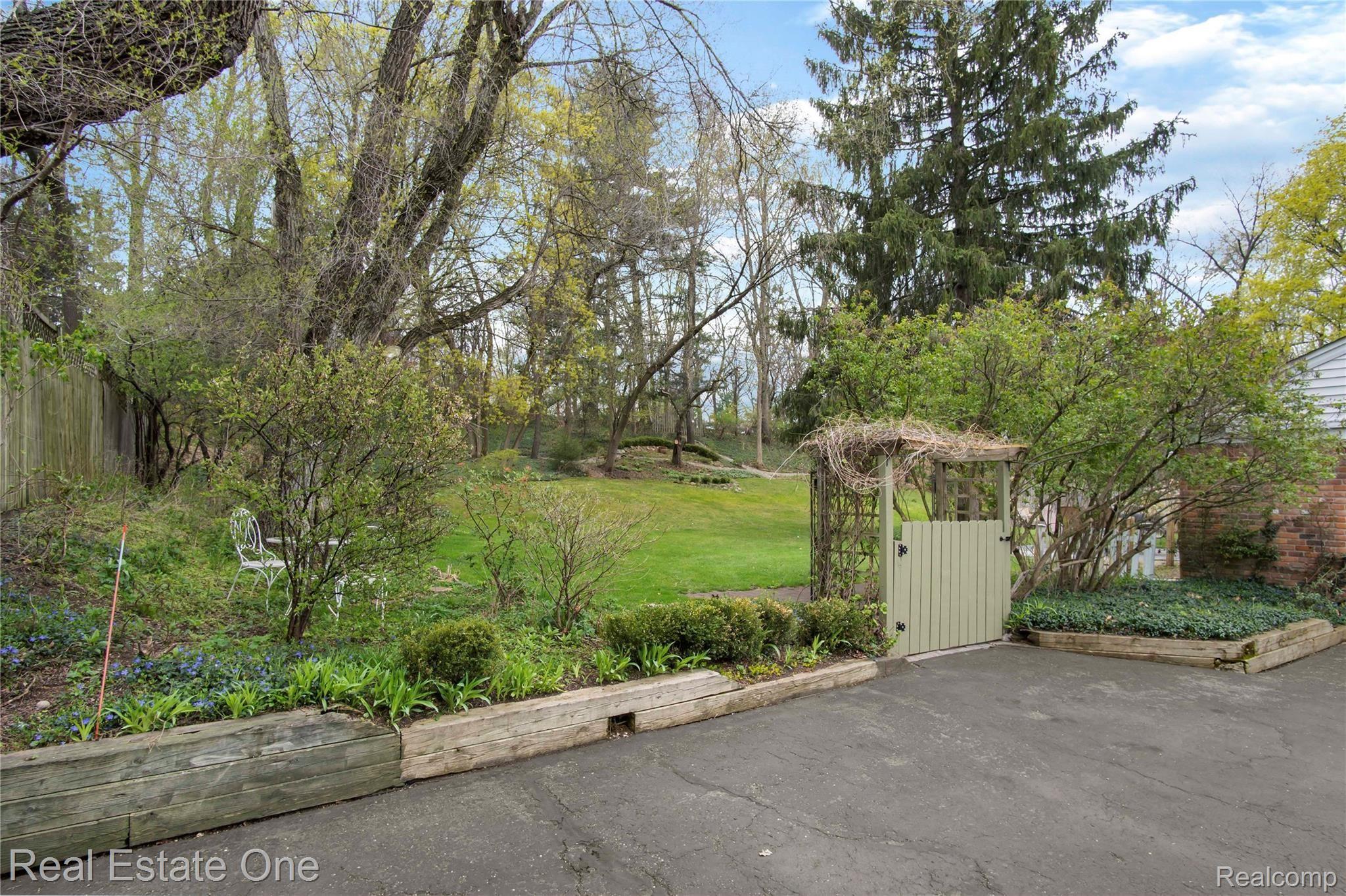 645 Cherry Tree Lane Rochester, MI 48306 - Photo 40 of 43 DSC04240.jpg