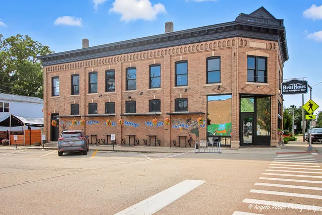 $525,000 | 10910 Partridge Trail, Richmond, IL 60071