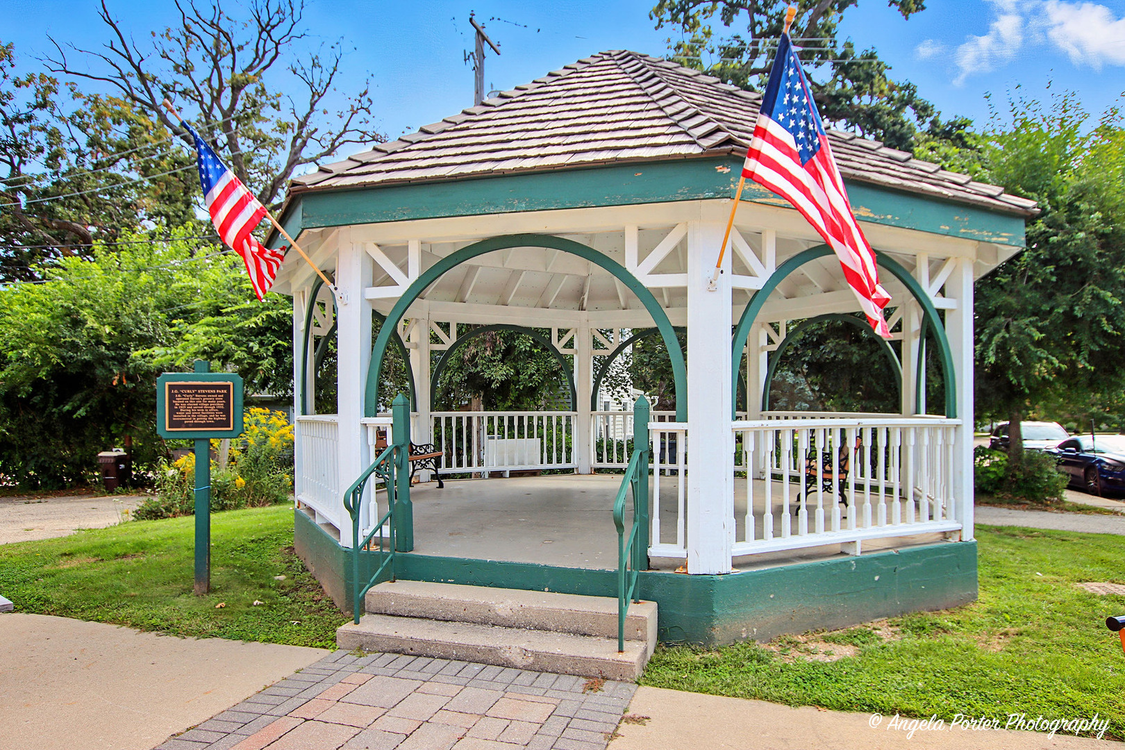 10910 Partridge Trail Richmond, IL 60071 - Photo 62 of 62 a front view of a house with garden