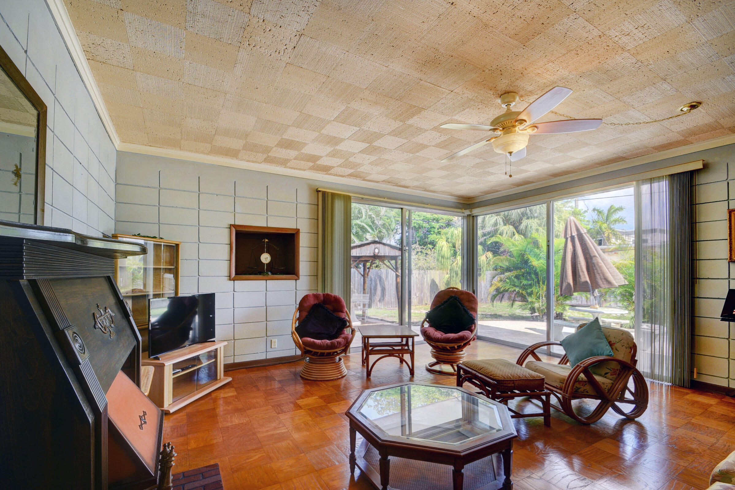 323 Putnam Ranch Road West Palm Beach, FL 33405 - Photo 13 of 27 floor to ceiling sliders