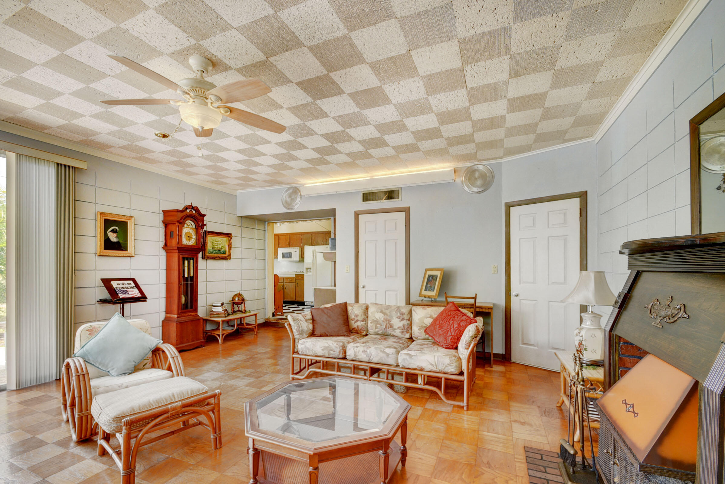 323 Putnam Ranch Road West Palm Beach, FL 33405 - Photo 14 of 27 spacious room for entertaining