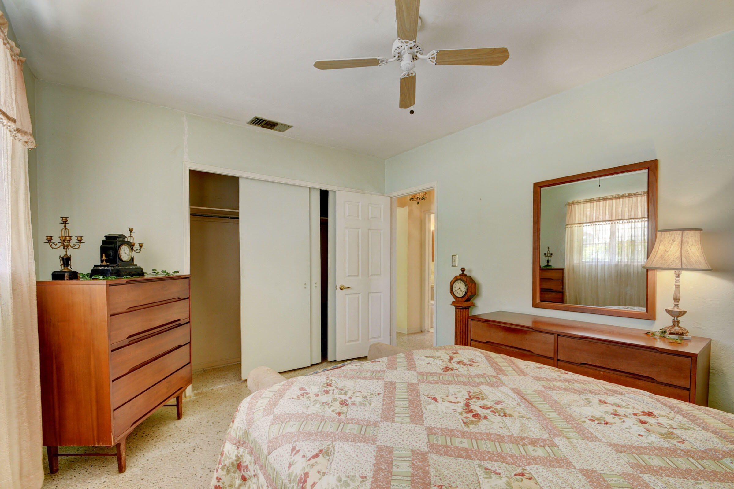 323 Putnam Ranch Road West Palm Beach, FL 33405 - Photo 19 of 27 roomy master