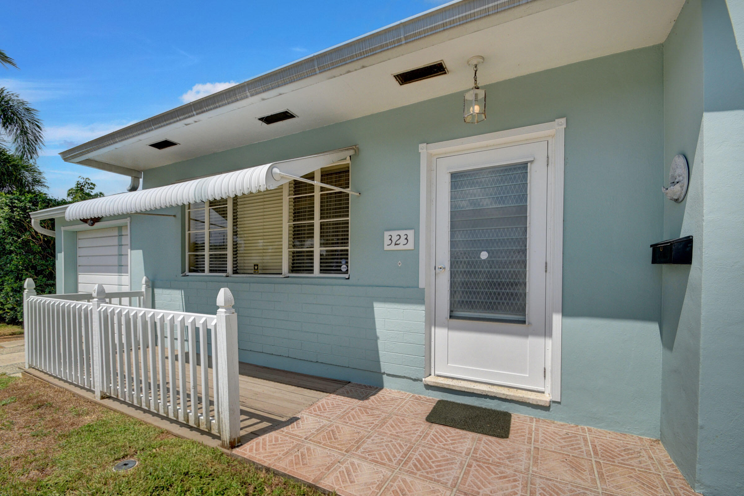 323 Putnam Ranch Road West Palm Beach, FL 33405 - Photo 3 of 27 Solidly built,concrete block