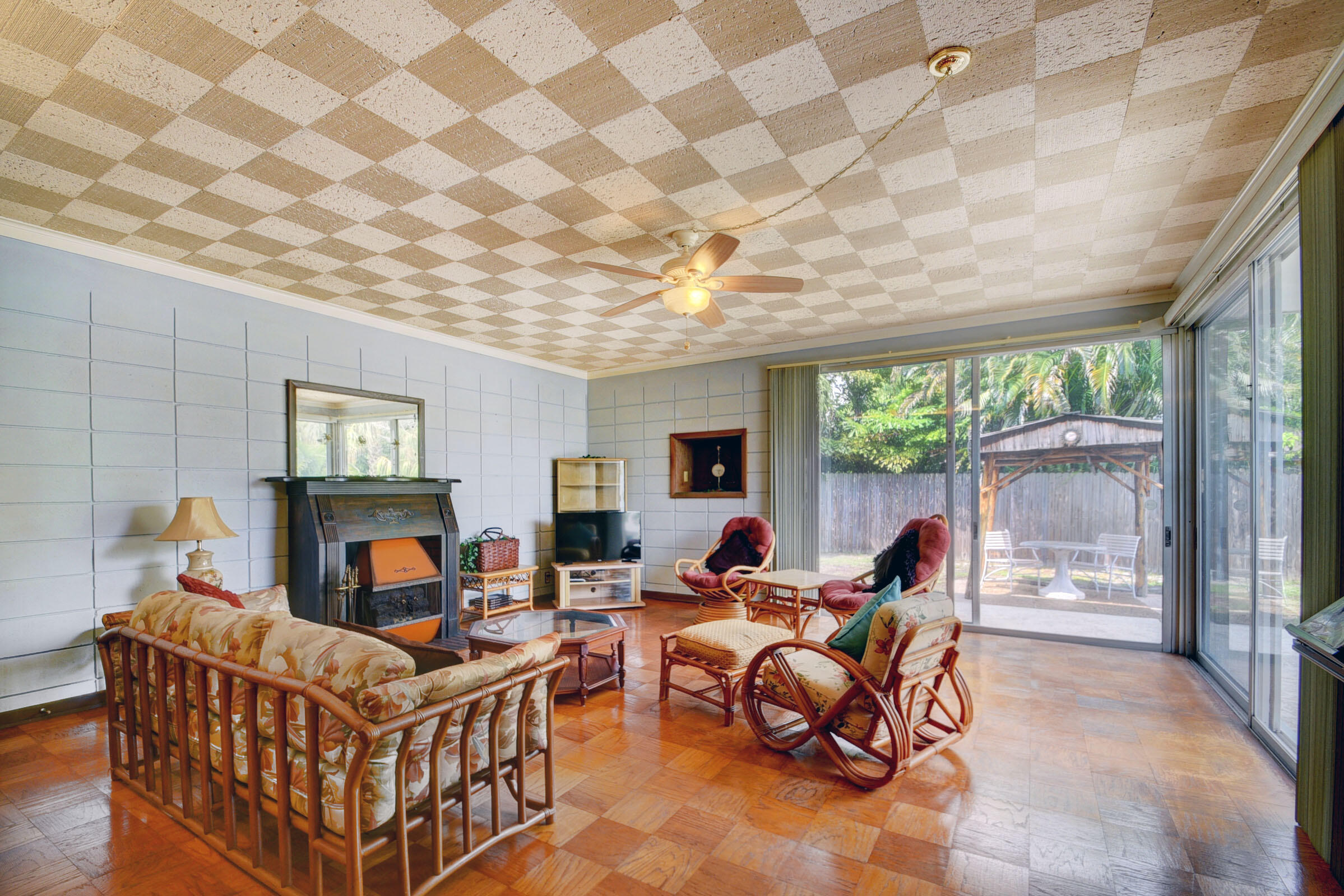 323 Putnam Ranch Road West Palm Beach, FL 33405 - Photo 4 of 27 19x18 florida room